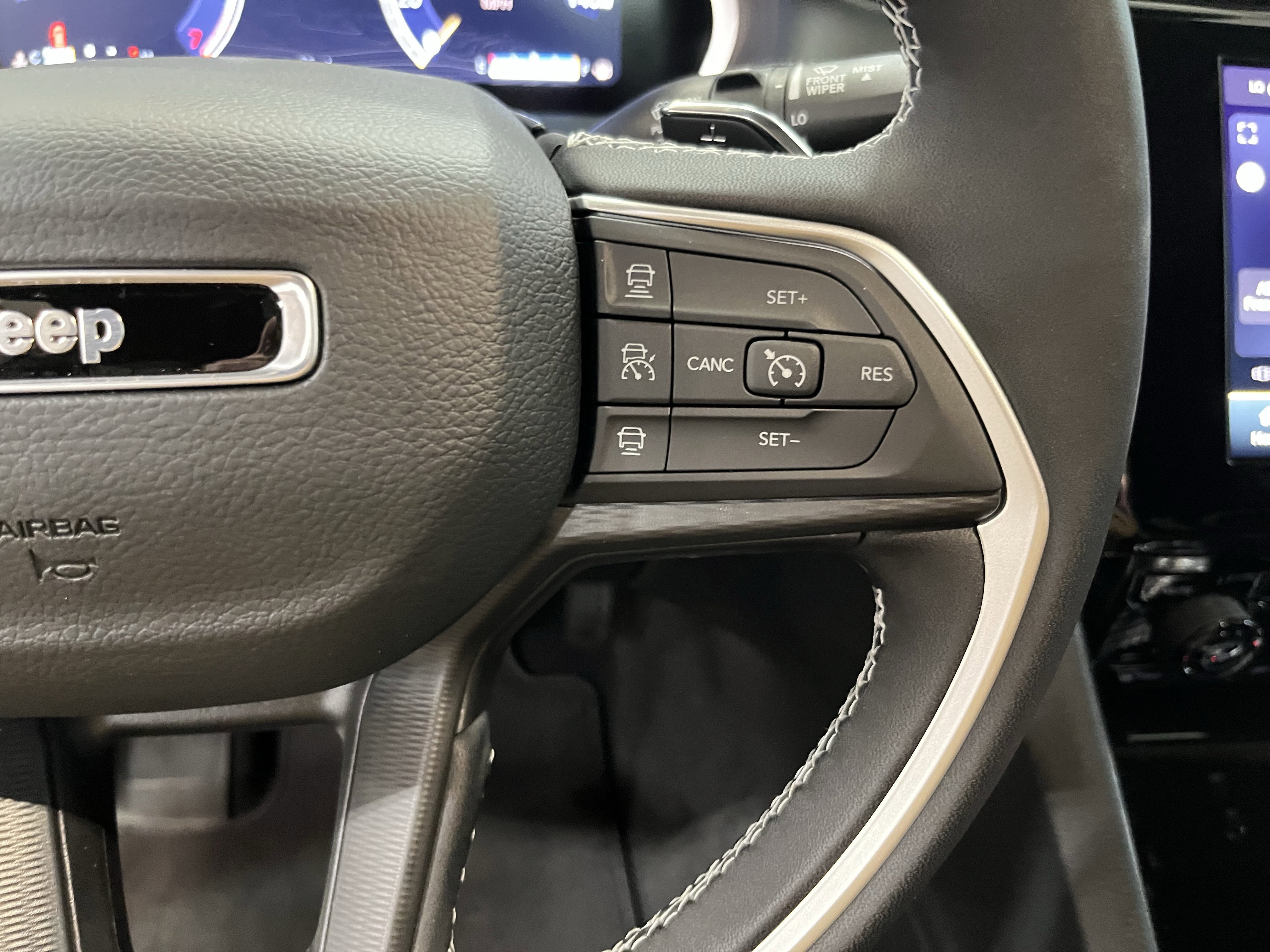 Certified 2025 Jeep Grand Cherokee Laredo w/ Luxury Tech Group I image 21