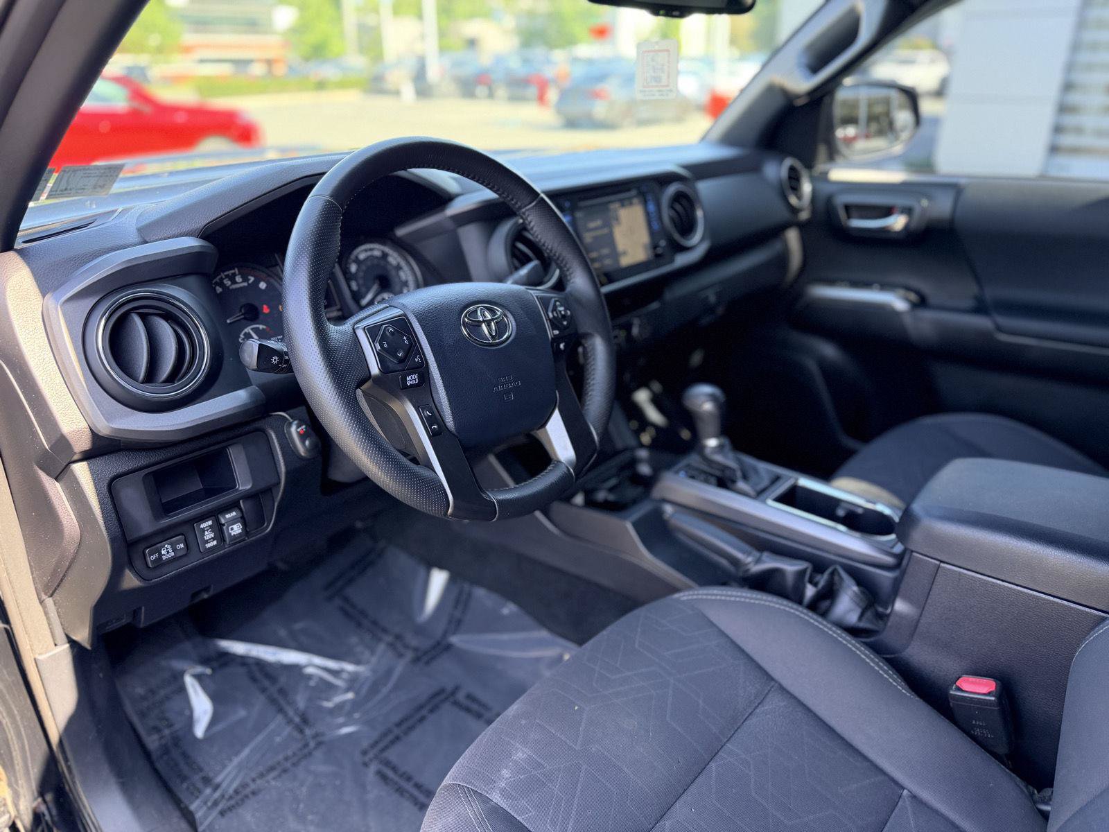 Used 2017 Toyota Tacoma TRD Sport w/ Tow Package AWD/4WD image 12