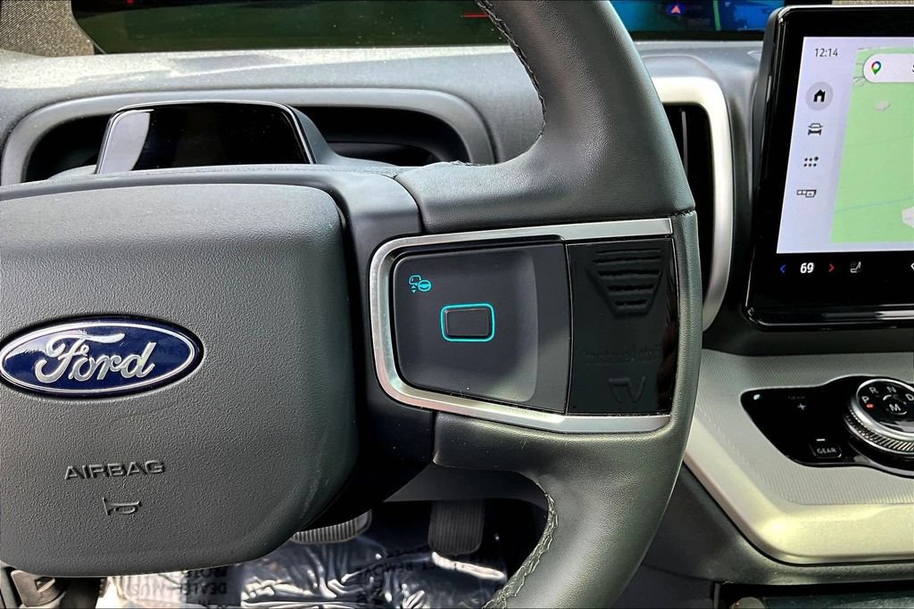 Used 2025 Ford Expedition Active AWD/4WD image 14