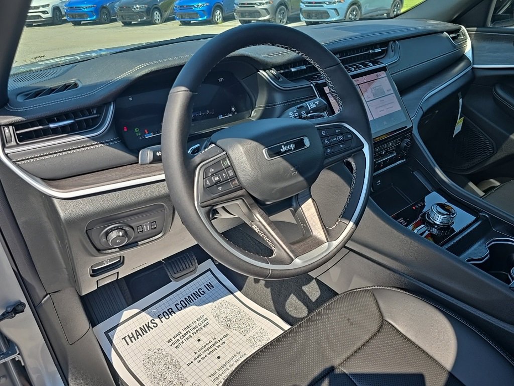 New 2025 Jeep Grand Cherokee L Limited w/ Luxury Tech Group II image 15