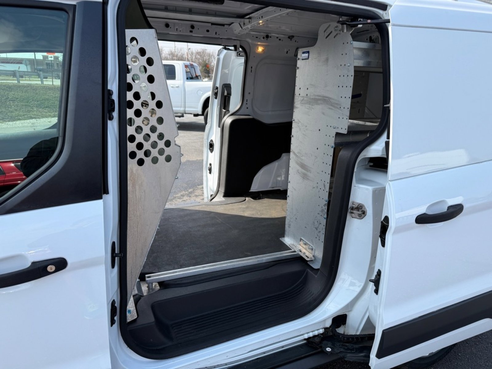 Used 2015 Ford Transit Connect XL FWD image 26