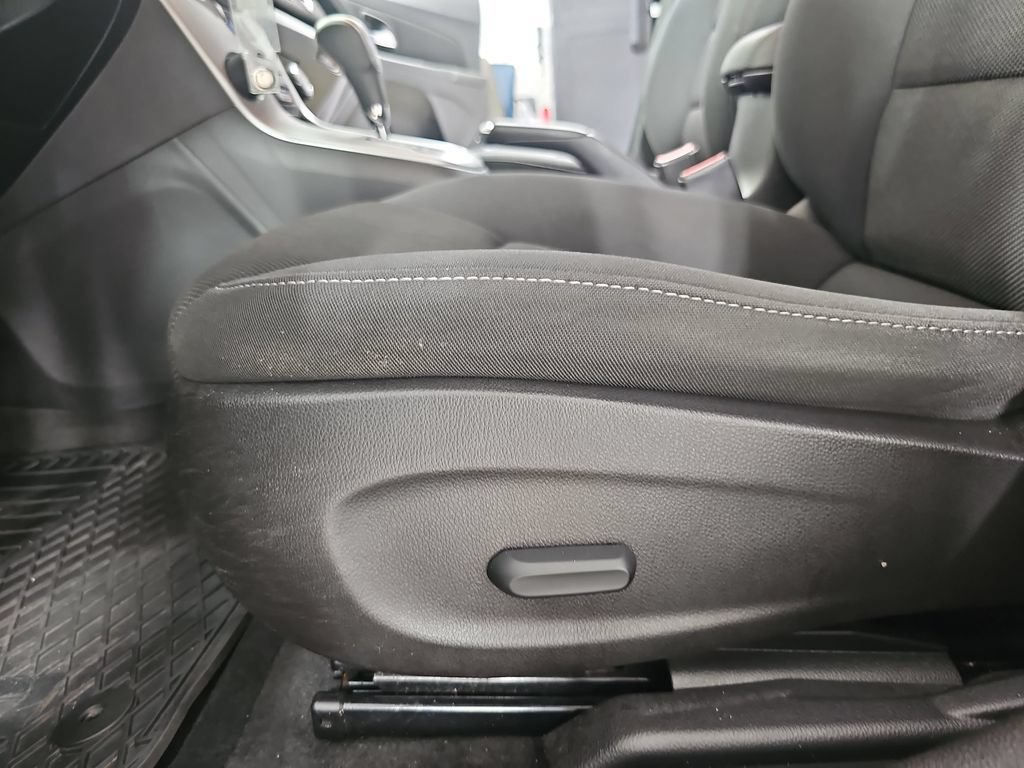 Used 2016 Chevrolet Cruze LT FWD image 34