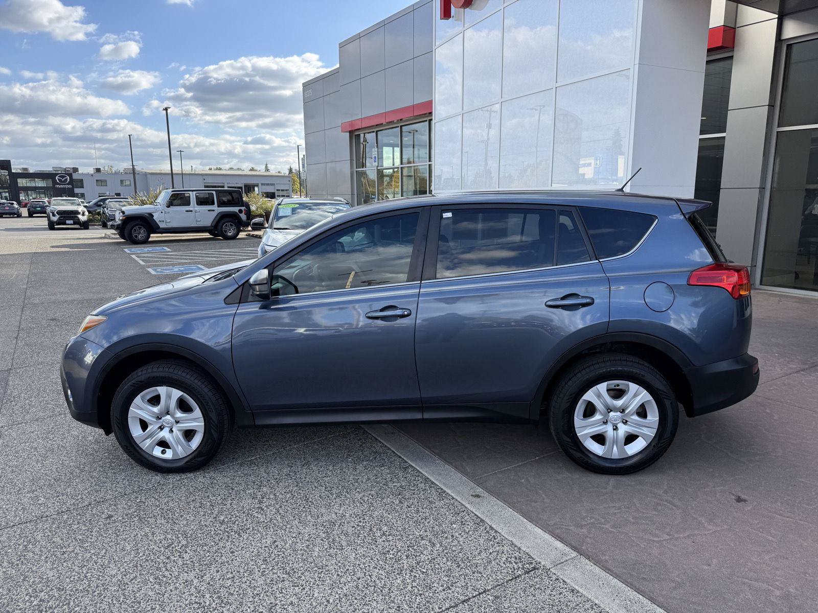 Used 2013 Toyota RAV4 LE FWD image 3