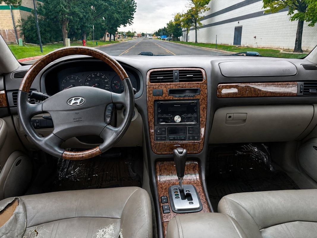 Used 2005 Hyundai XG350 L FWD image 11