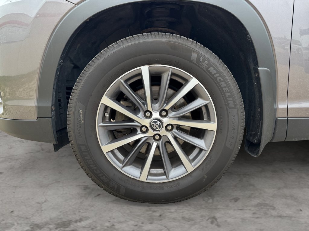 Used 2019 Toyota Highlander XLE AWD/4WD image 9