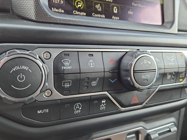 Used 2021 Jeep Wrangler Unlimited Sahara w/ Dual Top Group AWD/4WD image 15