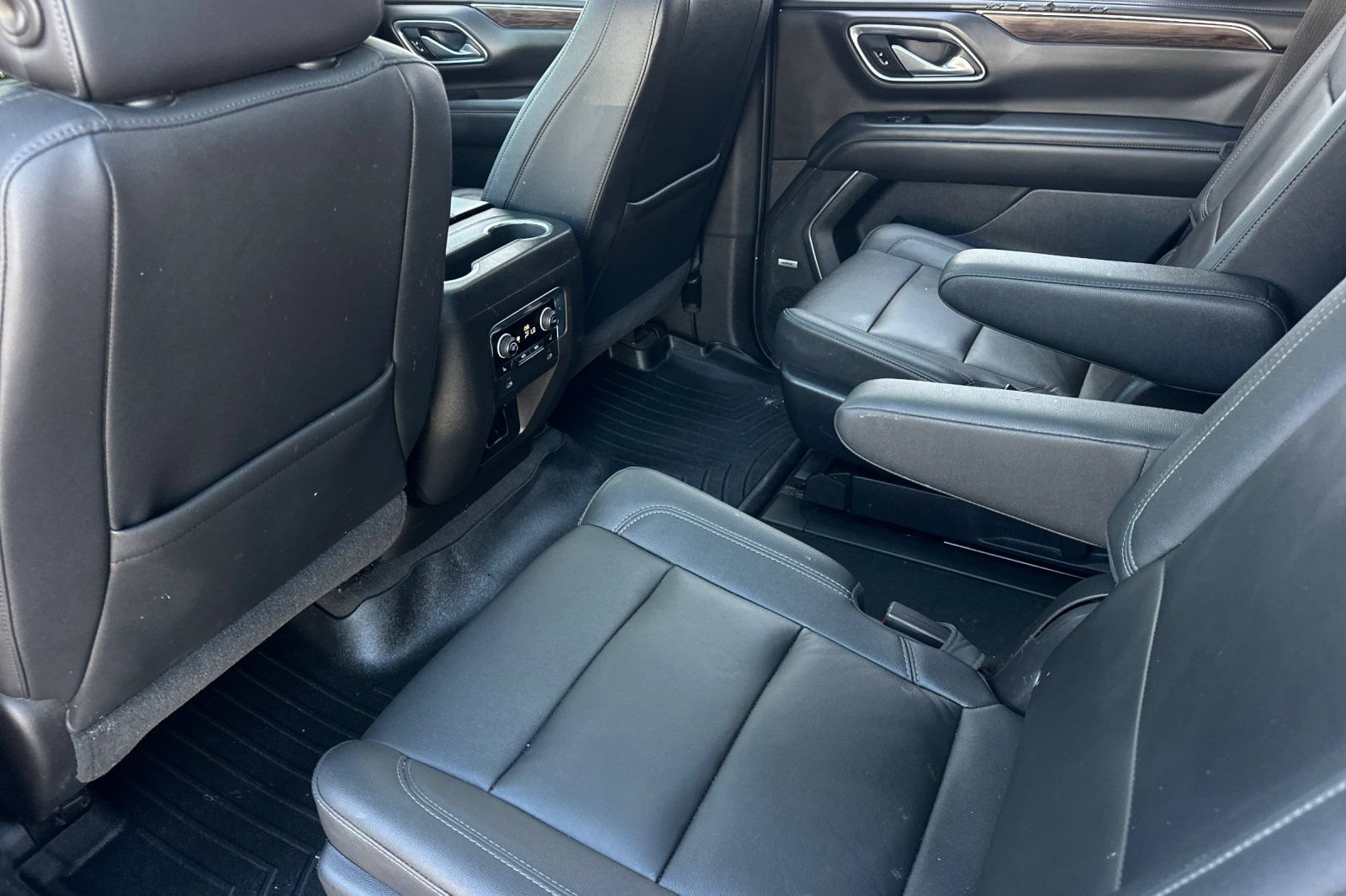 Used 2021 Chevrolet Tahoe Z71 w/ Luxury Package AWD/4WD image 14