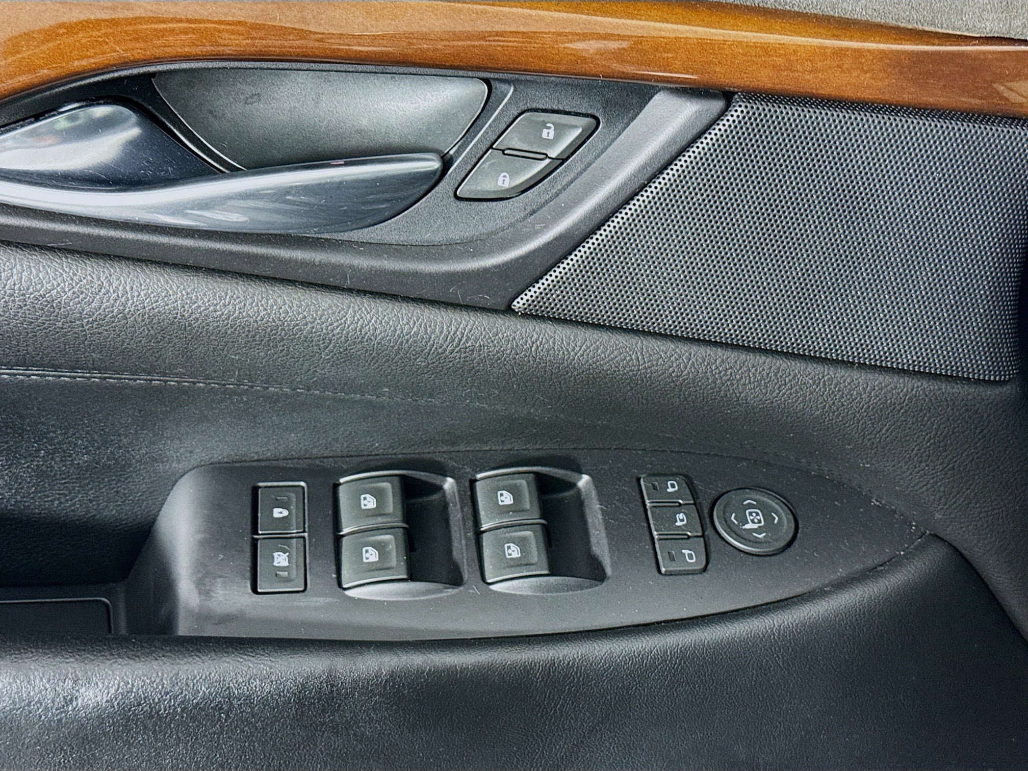 Used 2018 Cadillac Escalade Luxury image 23