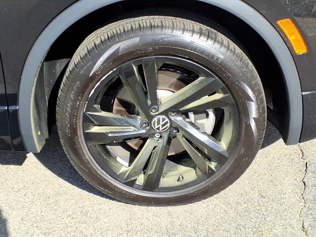 Used 2024 Volkswagen Tiguan SE R-Line FWD image 12