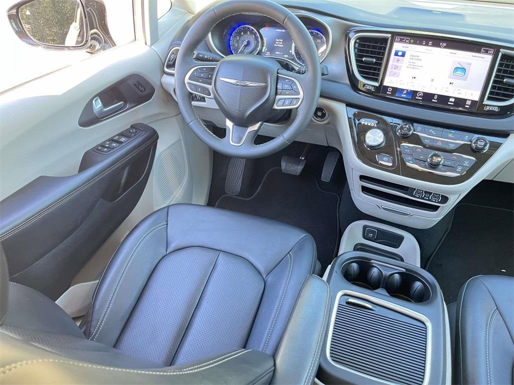 Used 2024 Chrysler Pacifica Touring-L image 26