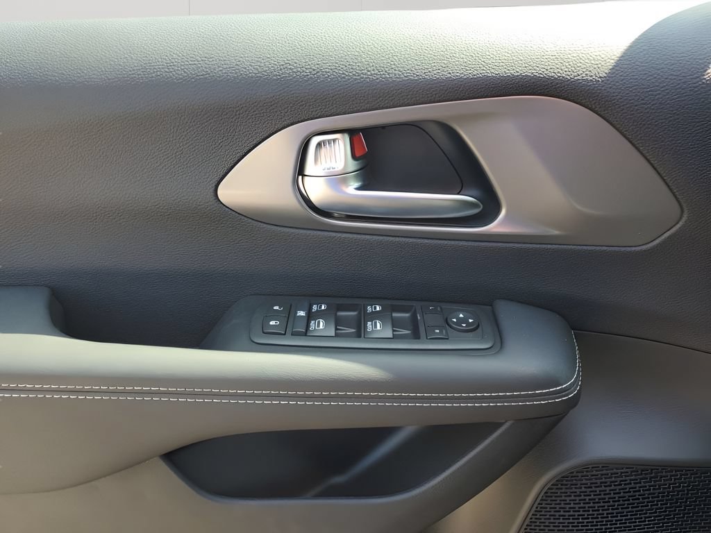 New 2026 Chrysler Voyager LX FWD image 27