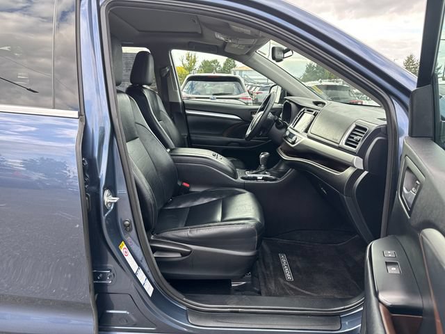 Used 2014 Toyota Highlander XLE AWD/4WD image 9