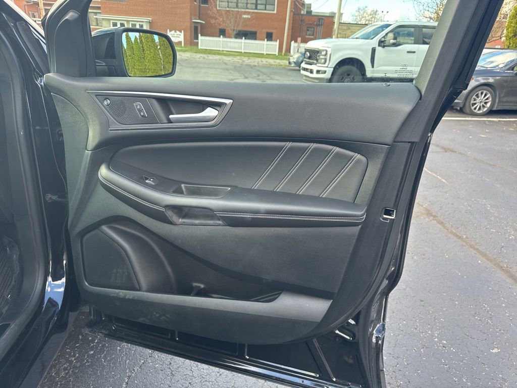 Used 2022 Ford Edge ST image 30