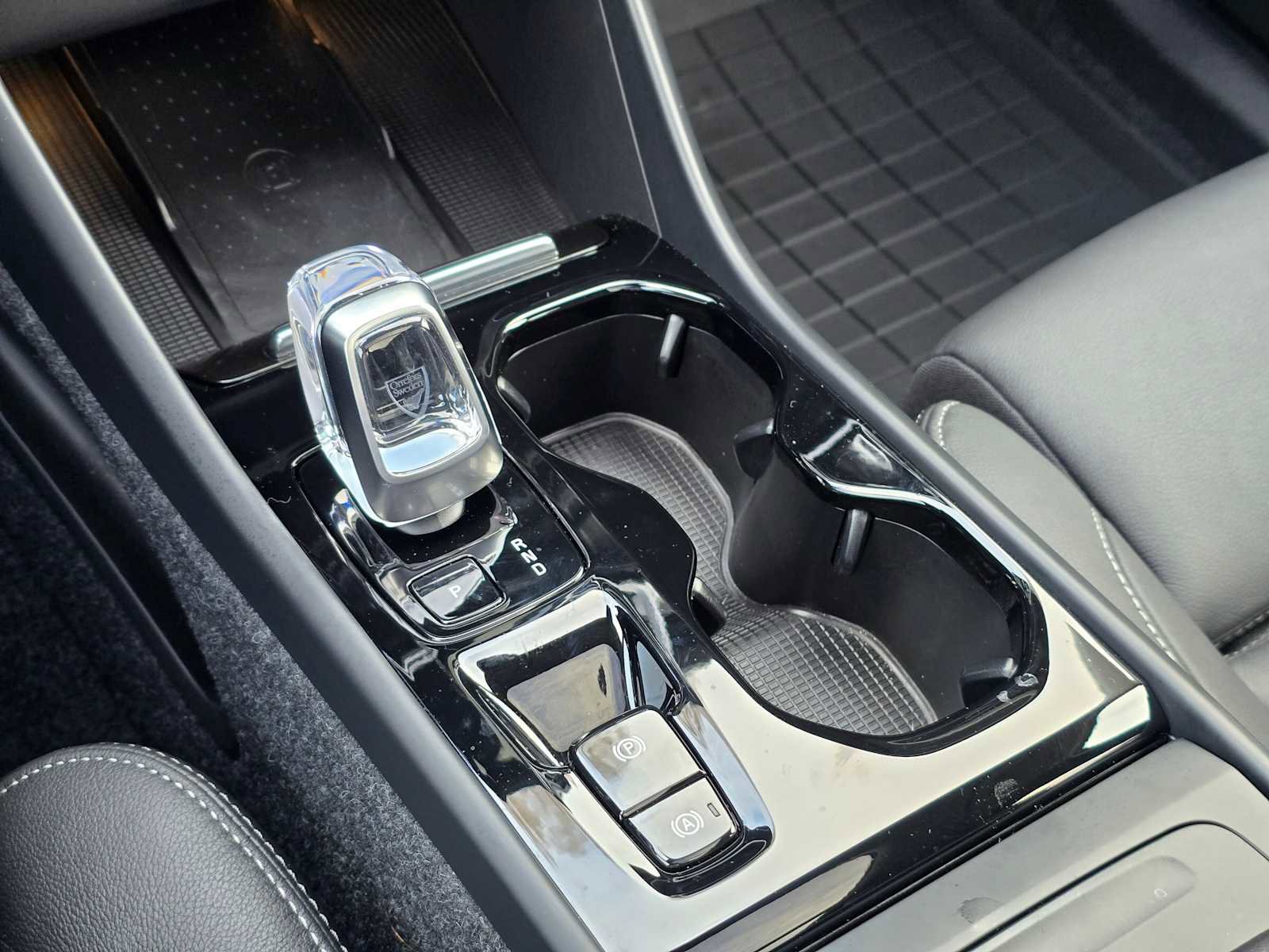 Certified 2025 Volvo XC40 B5 Plus w/ Climate Package image 26