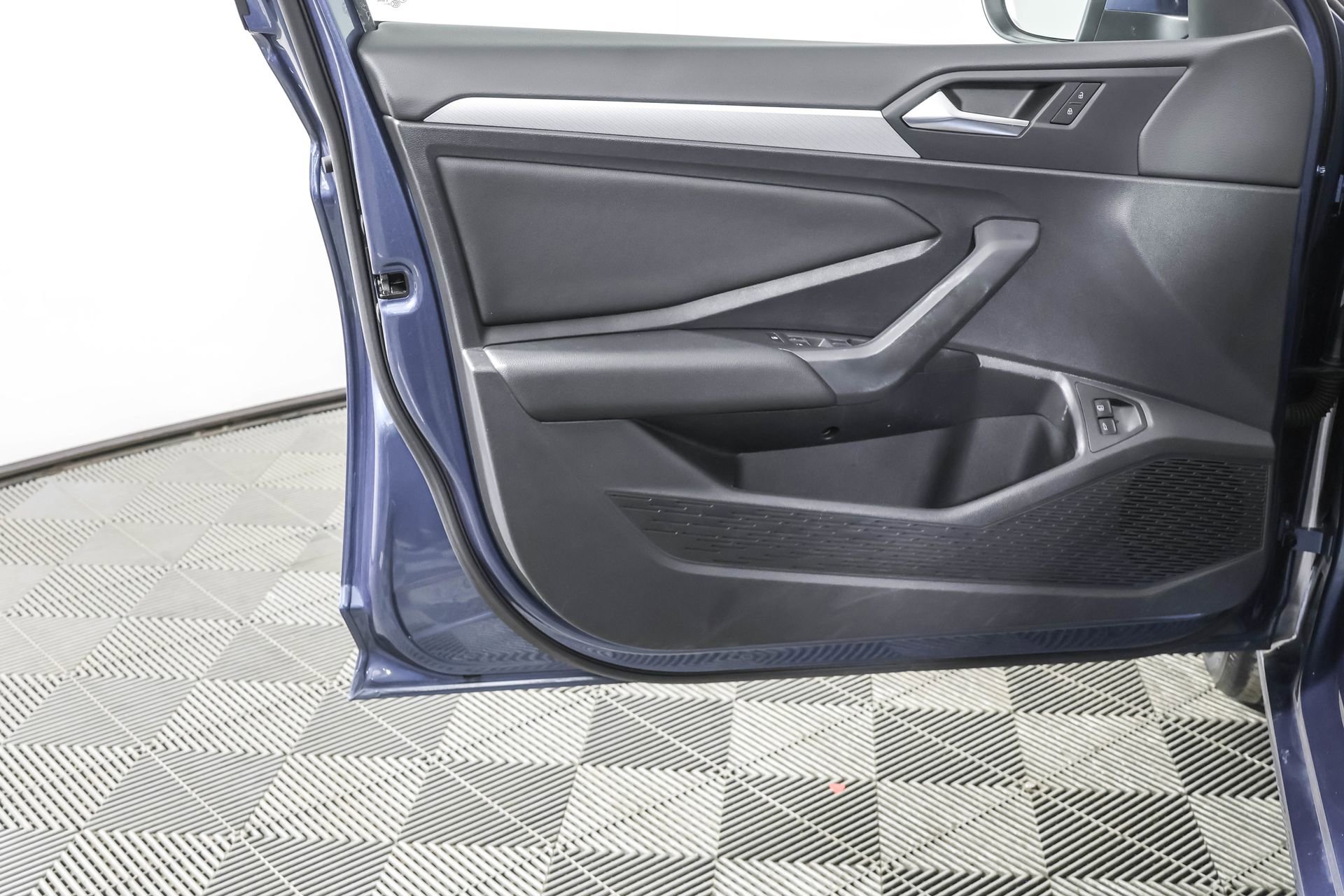 Used 2021 Volkswagen Jetta SE image 33