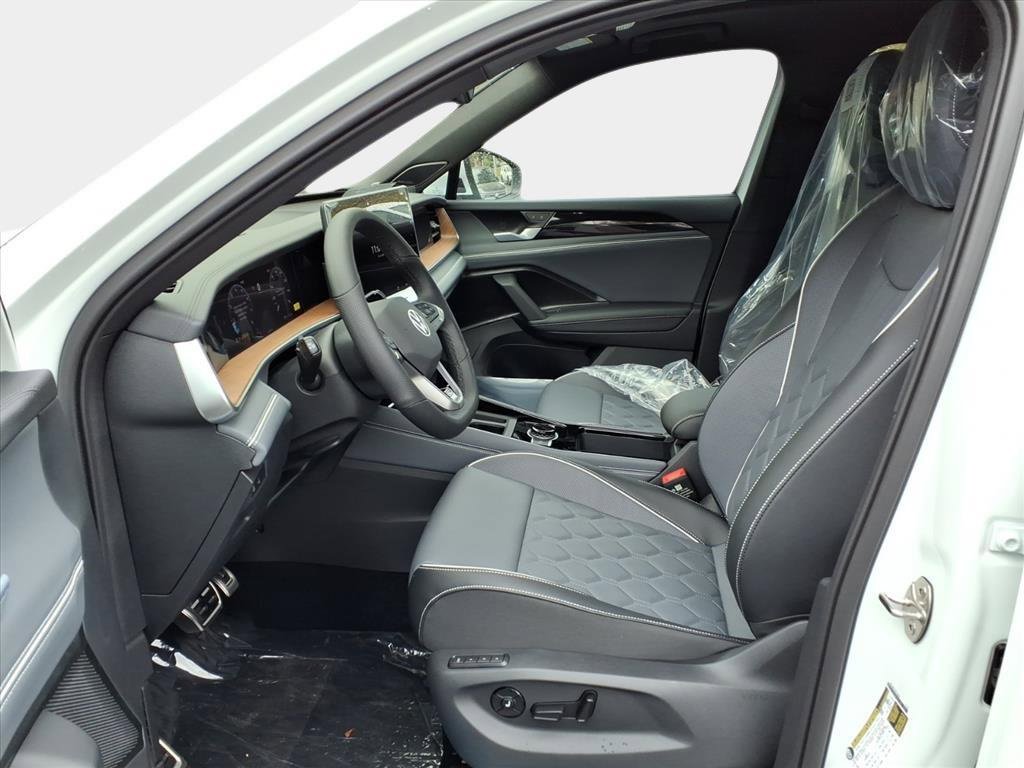 New 2026 Volkswagen Tiguan SEL R-Line image 11
