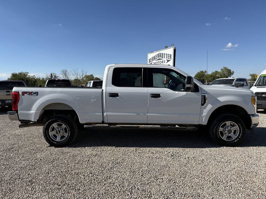Used 2017 Ford F250 XLT w/ XLT Value Package AWD/4WD image 12