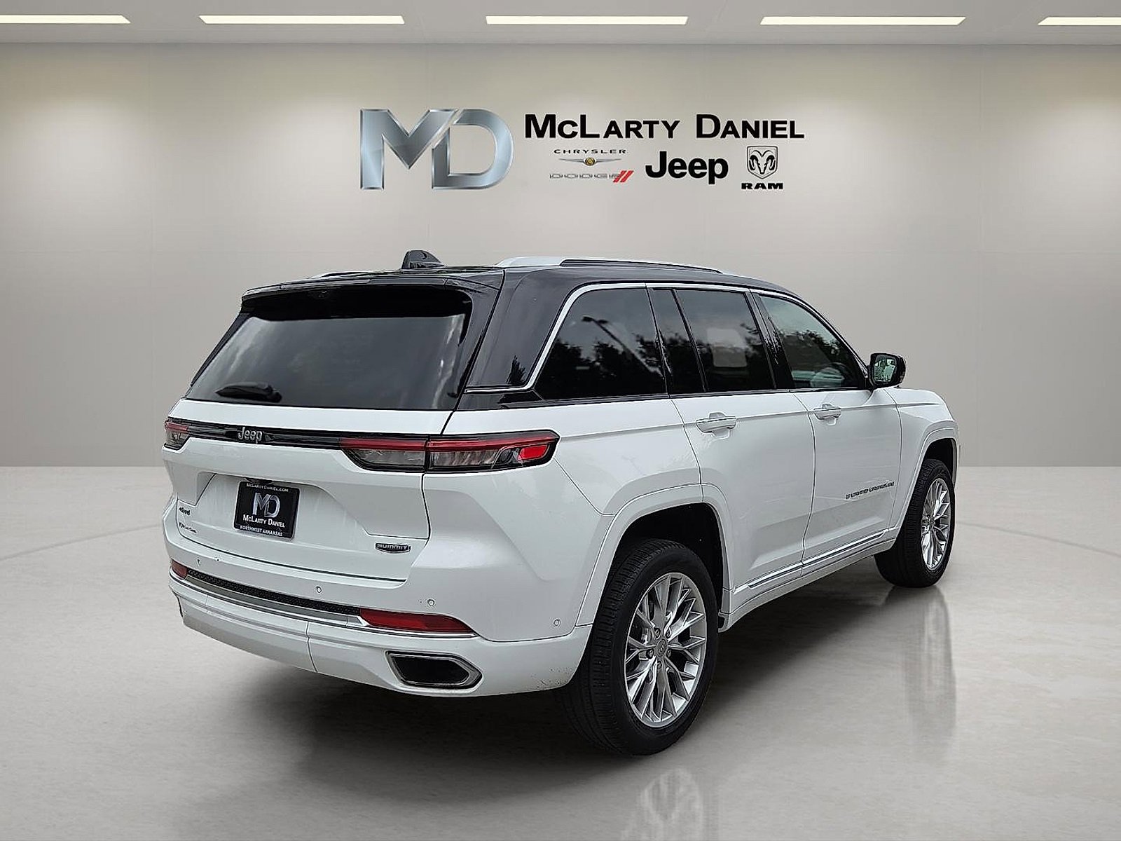 Used 2022 Jeep Grand Cherokee Summit w/ Adv Protech Group IV image 5