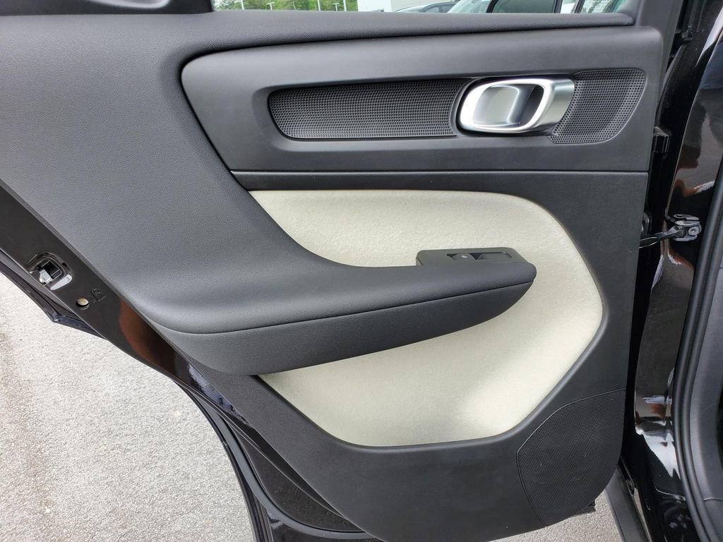 New 2026 Volvo XC40 B4 Plus w/ Protection Package Premier FWD image 18