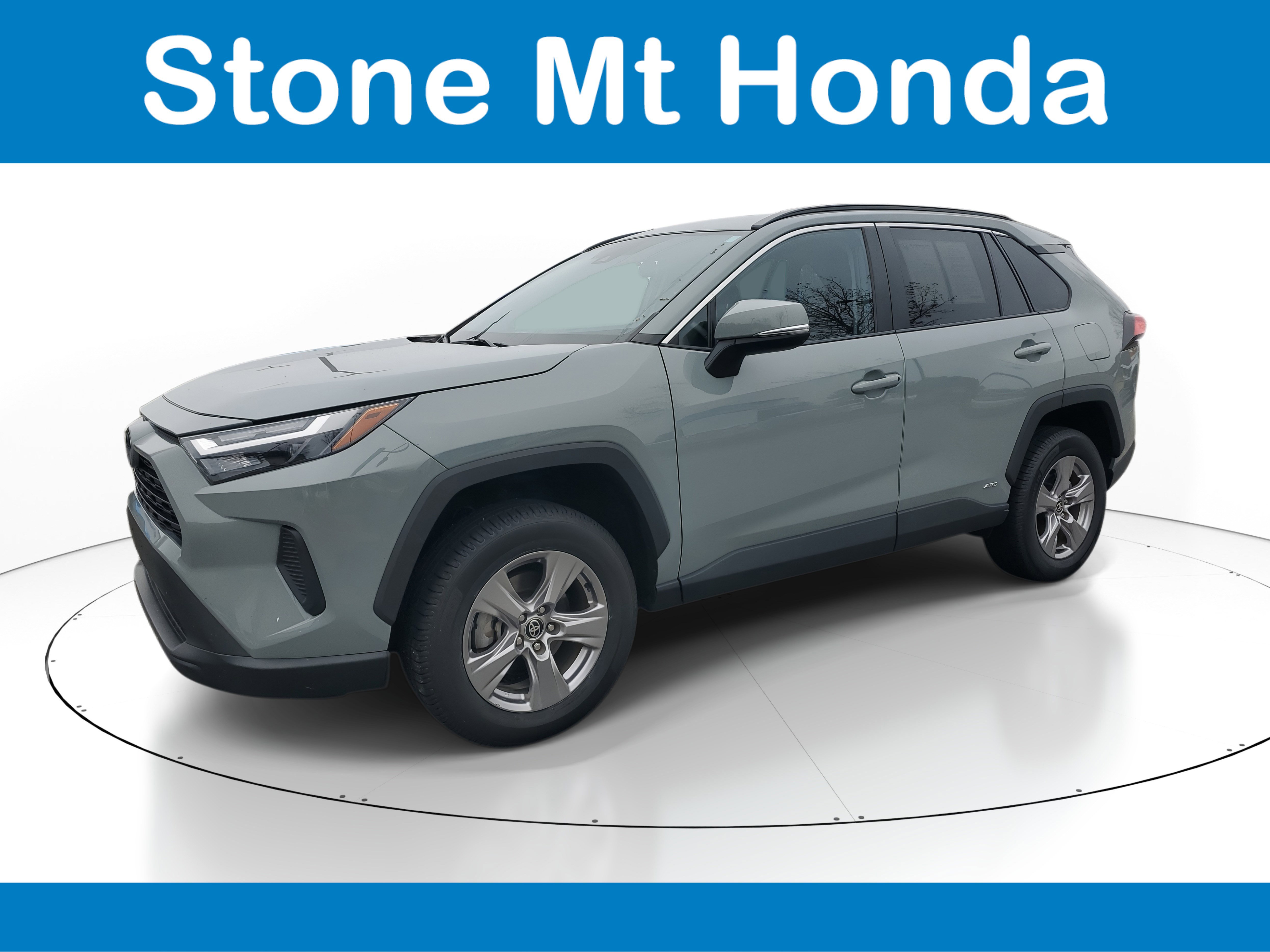 Used 2022 Toyota RAV4 XLE image 3