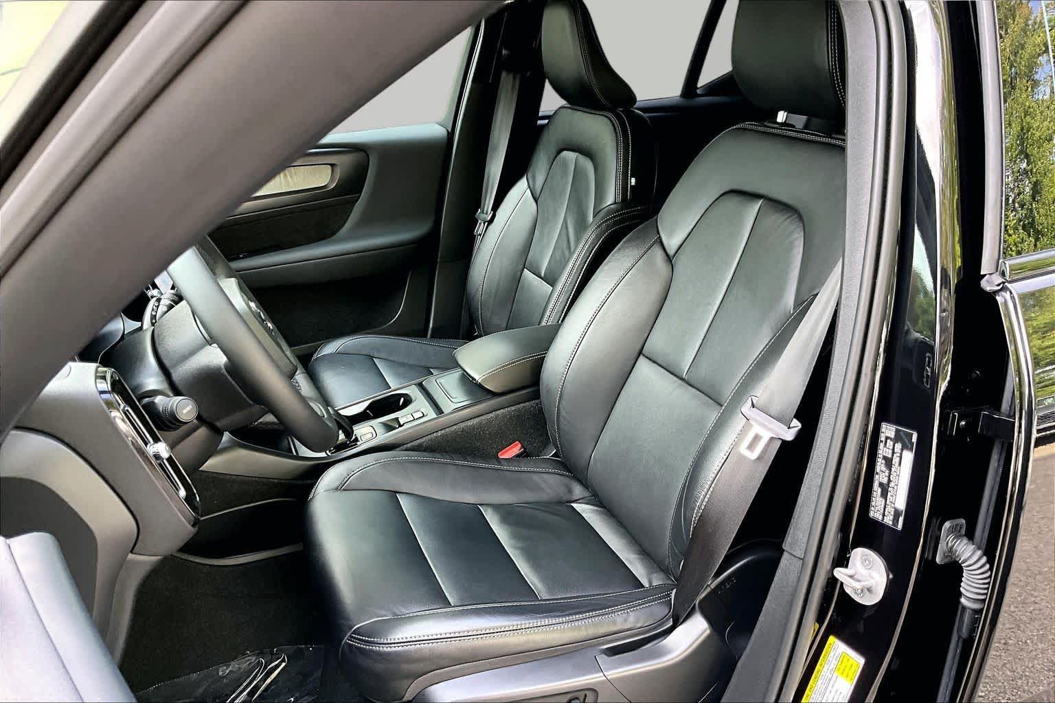 Used 2024 Volvo XC40 B5 Core w/ Protection Package Premier AWD/4WD image 9