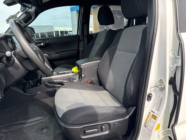 Used 2021 Toyota Tacoma TRD Off-Road AWD/4WD image 11