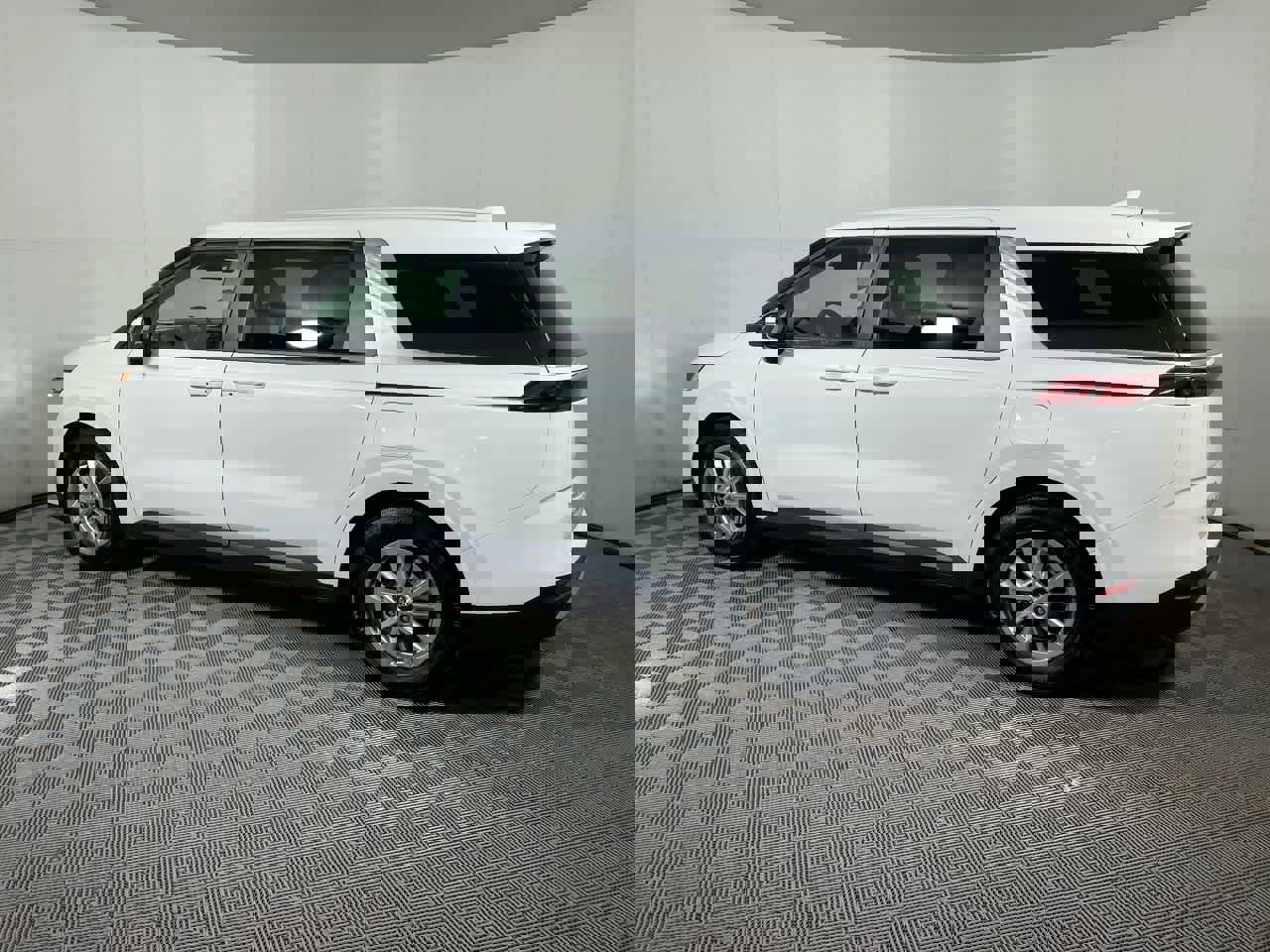 Used 2024 Kia Carnival LX image 12