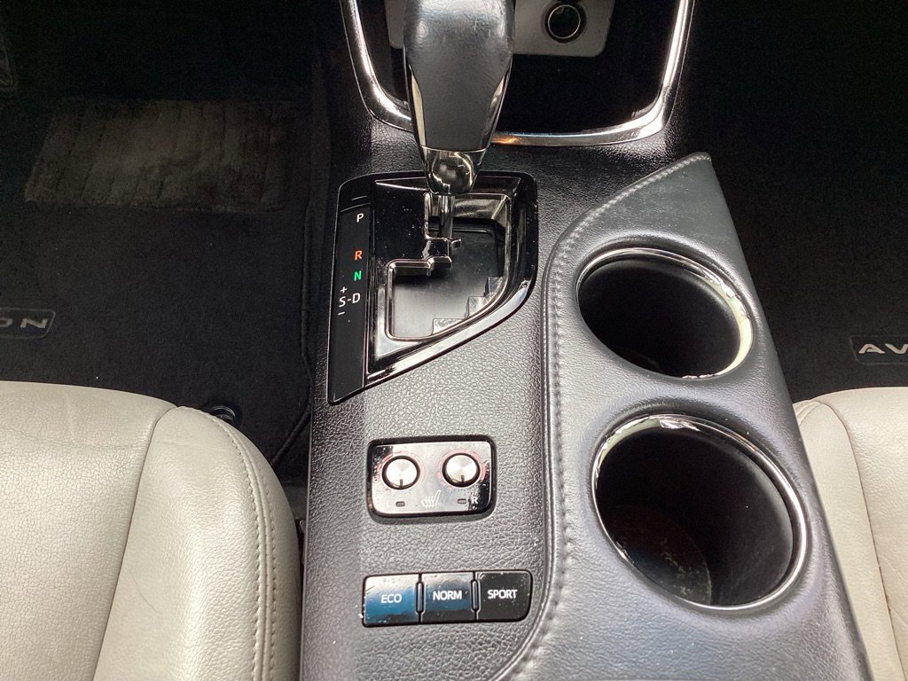 Used 2018 Toyota Avalon XLE image 19