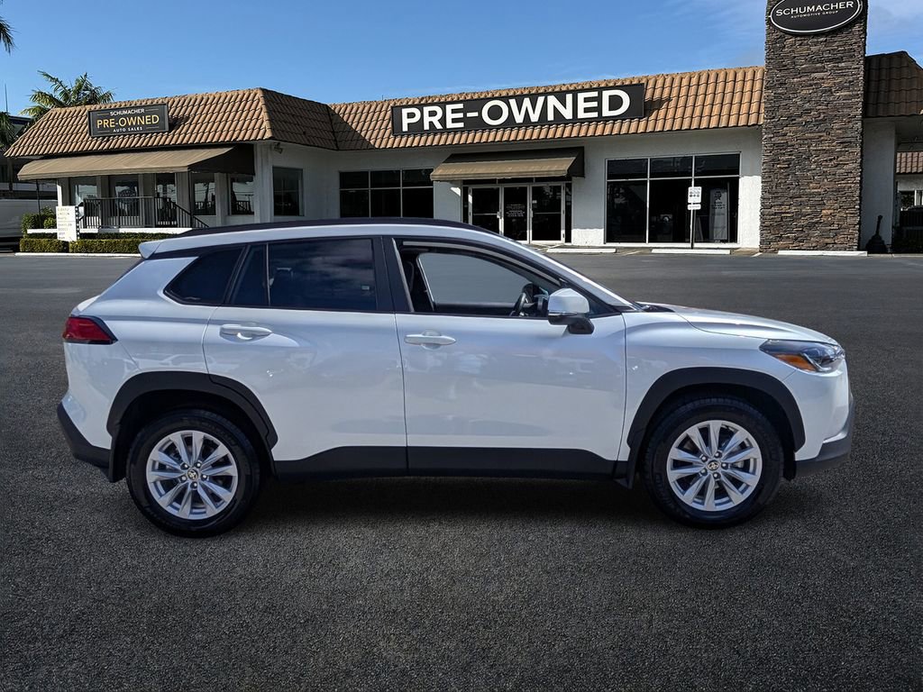 Used 2024 Toyota Corolla Cross LE w/ Moonroof Package image 8