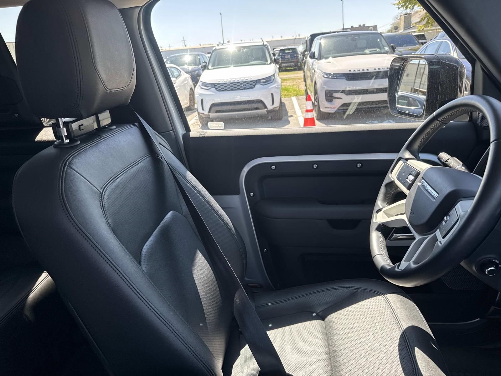 Used 2024 Land Rover Defender 90 S image 11