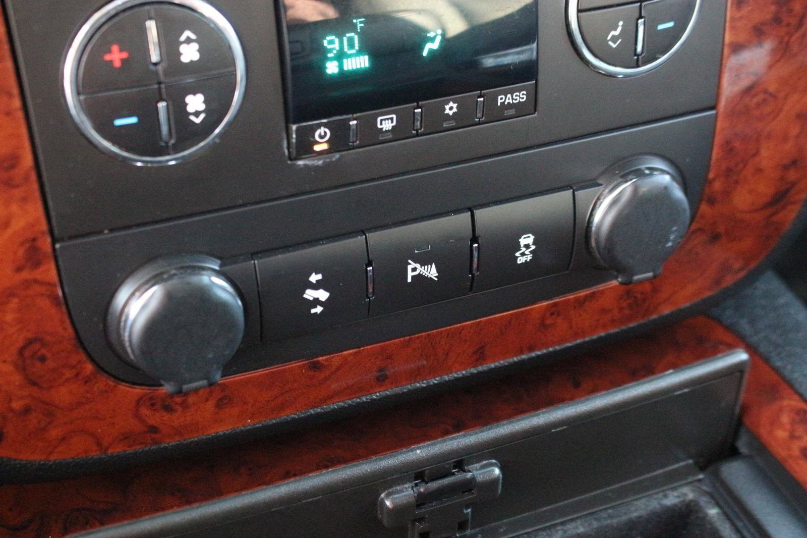 Used 2012 Chevrolet Suburban LTZ image 28