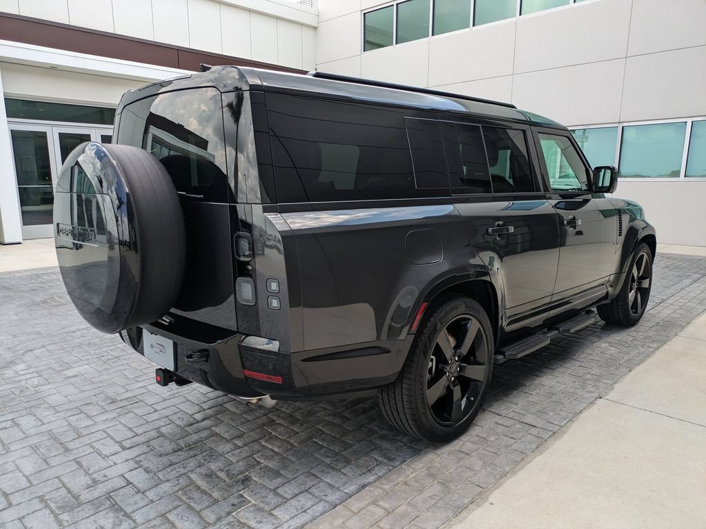 New 2026 Land Rover Defender 130 X-Dynamic SE AWD/4WD image 5