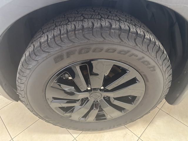 Used 2022 Nissan Pathfinder SL w/ SL Black Package image 30