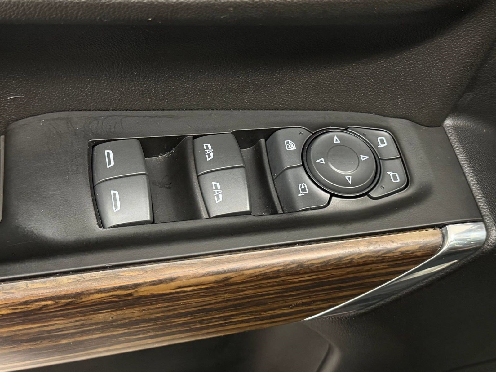 Used 2019 Chevrolet Silverado 1500 High Country w/ Technology Package AWD/4WD image 35