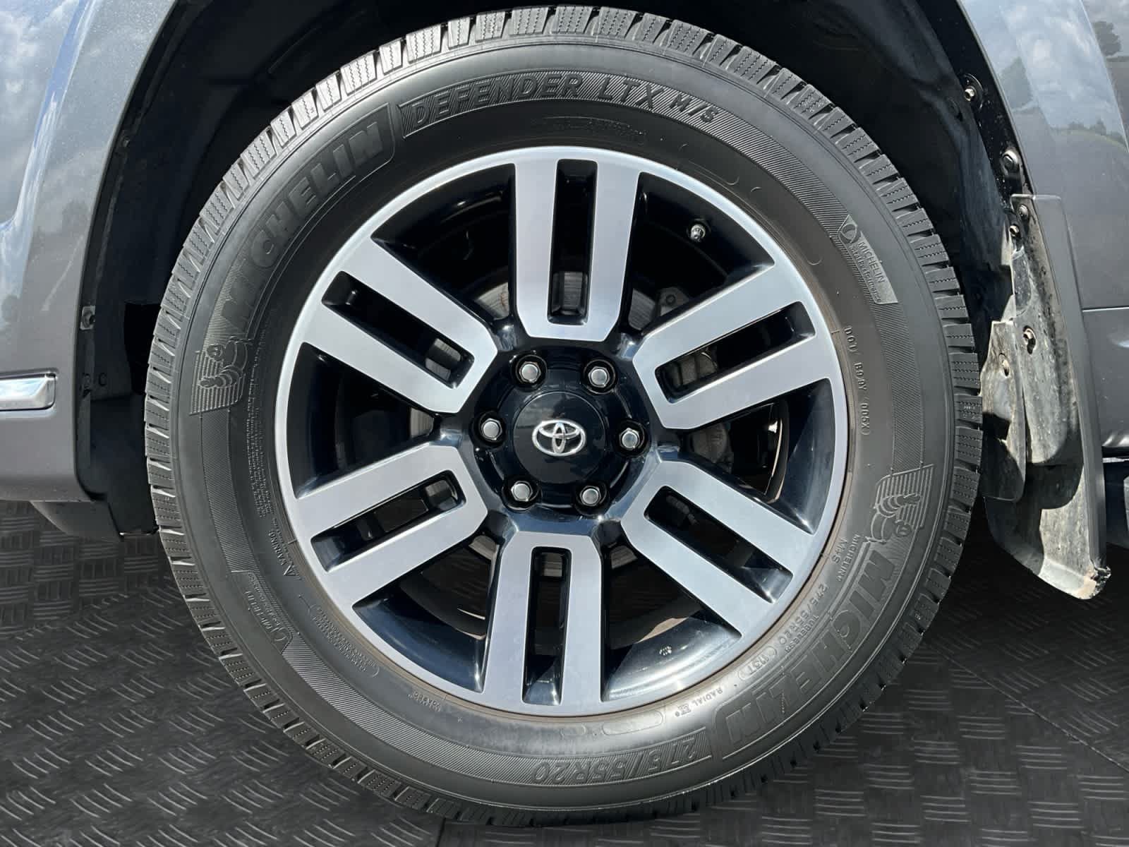 Used 2018 Toyota 4Runner Limited AWD/4WD image 14