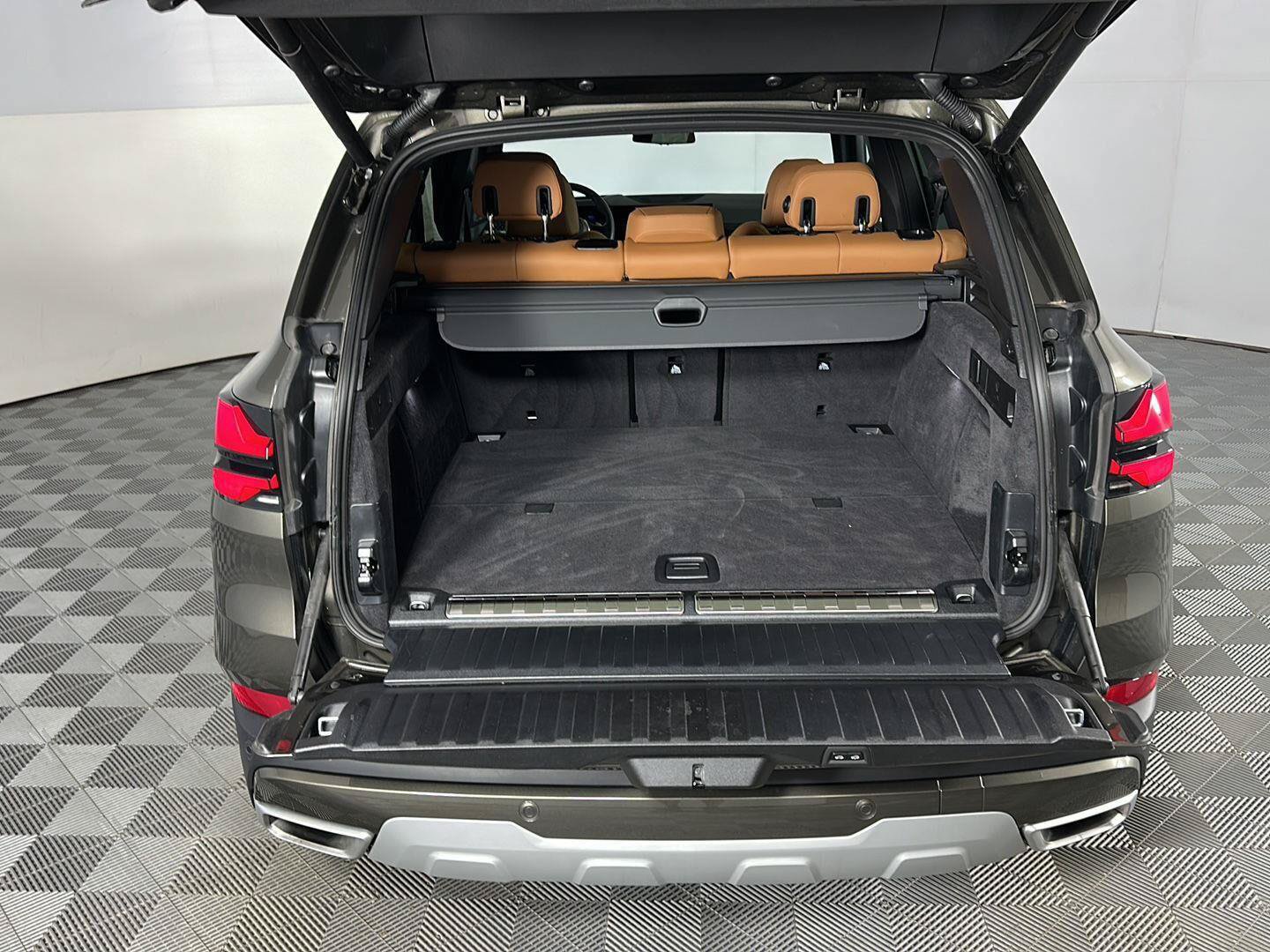 New 2026 BMW X5 xDrive50e w/ Premium Package AWD/4WD image 7