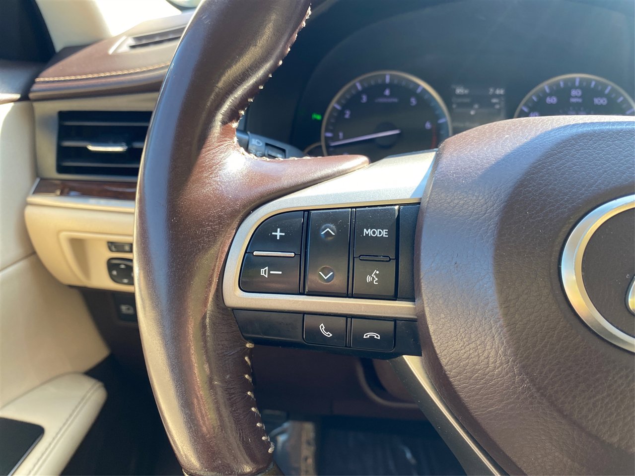 Used 2016 Lexus ES 350 w/ Luxury Package w/Wood Trim image 38