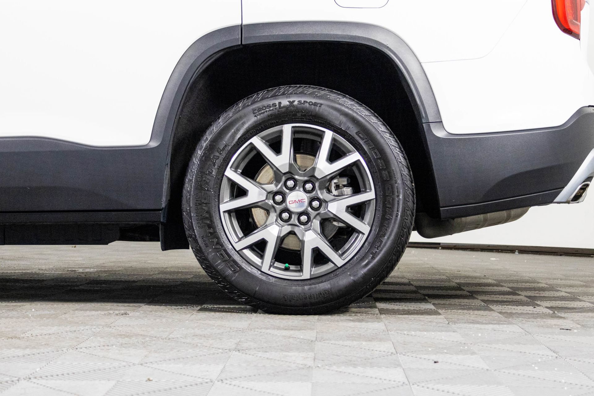 Certified 2023 GMC Acadia SLE w/ Driver Convenience Package image 47