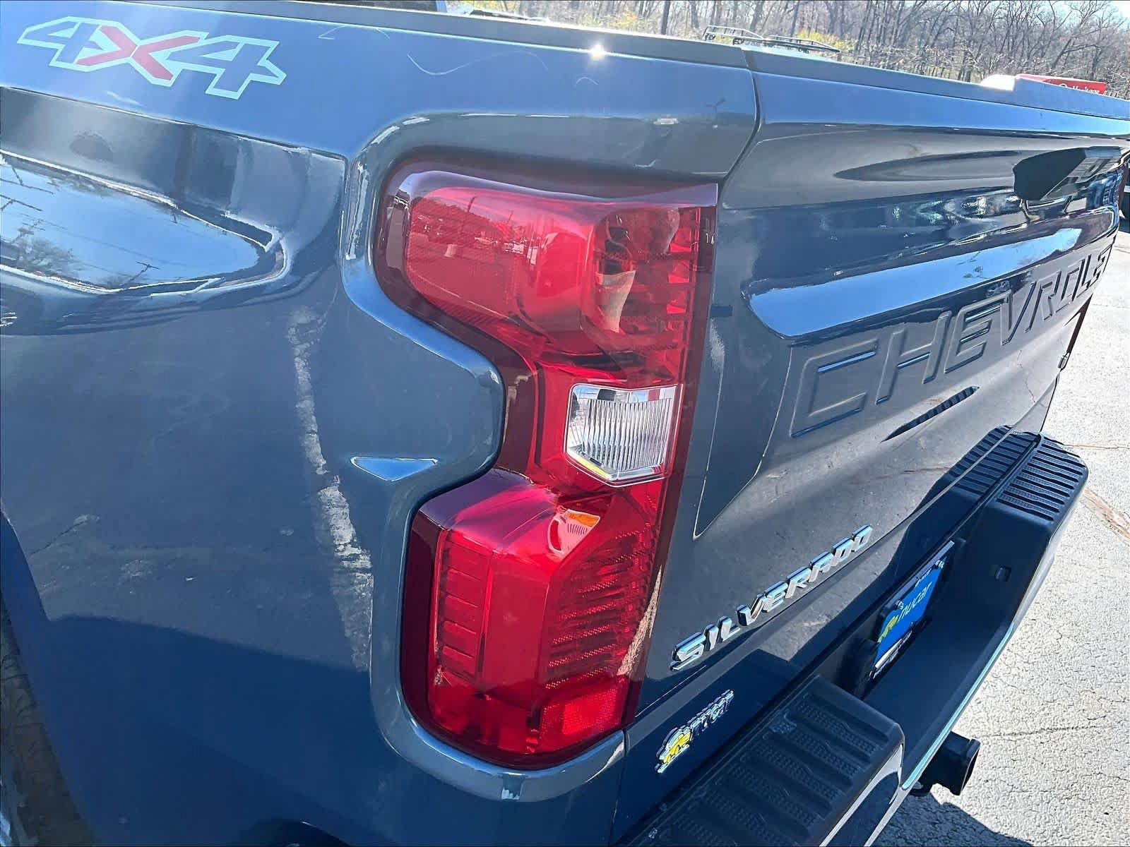 Used 2024 Chevrolet Silverado 1500 LT AWD/4WD image 35