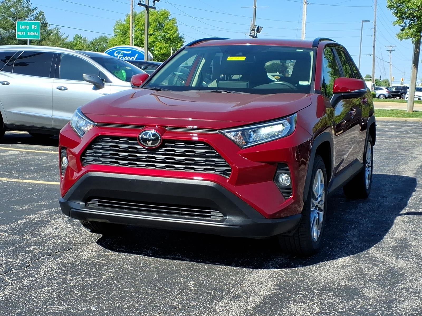 Used 2021 Toyota RAV4 XLE Premium AWD/4WD image 3