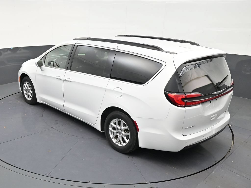 Used 2022 Chrysler Pacifica Touring-L FWD image 14