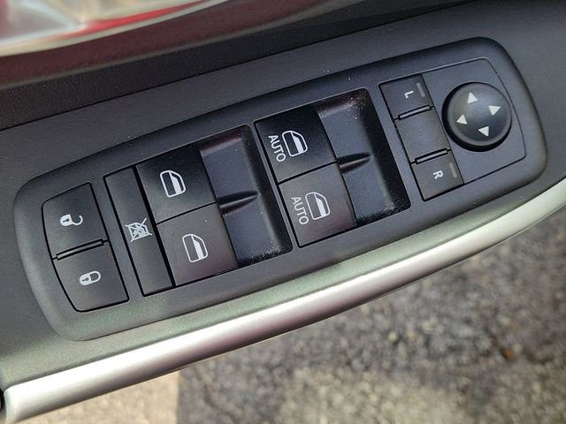 Used 2018 Jeep Cherokee Overland w/ Technology Group image 24