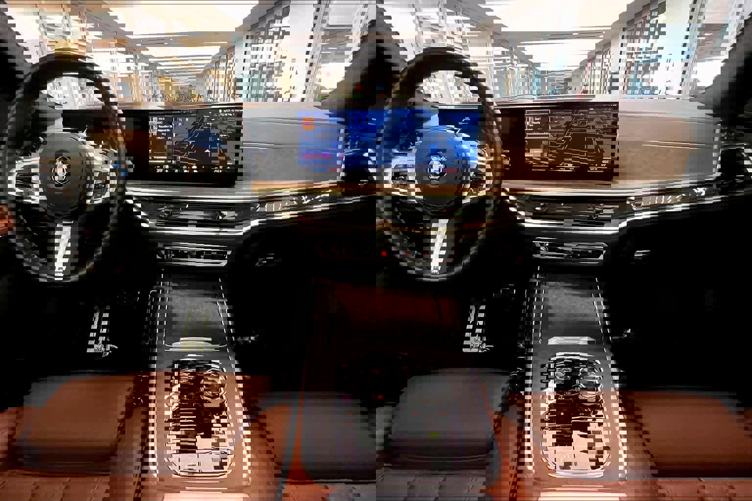 Used 2024 BMW X7 xDrive40i w/ M Sport Package image 15