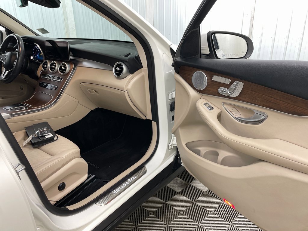 Used 2021 Mercedes-Benz GLC 300 GLC 300 image 35