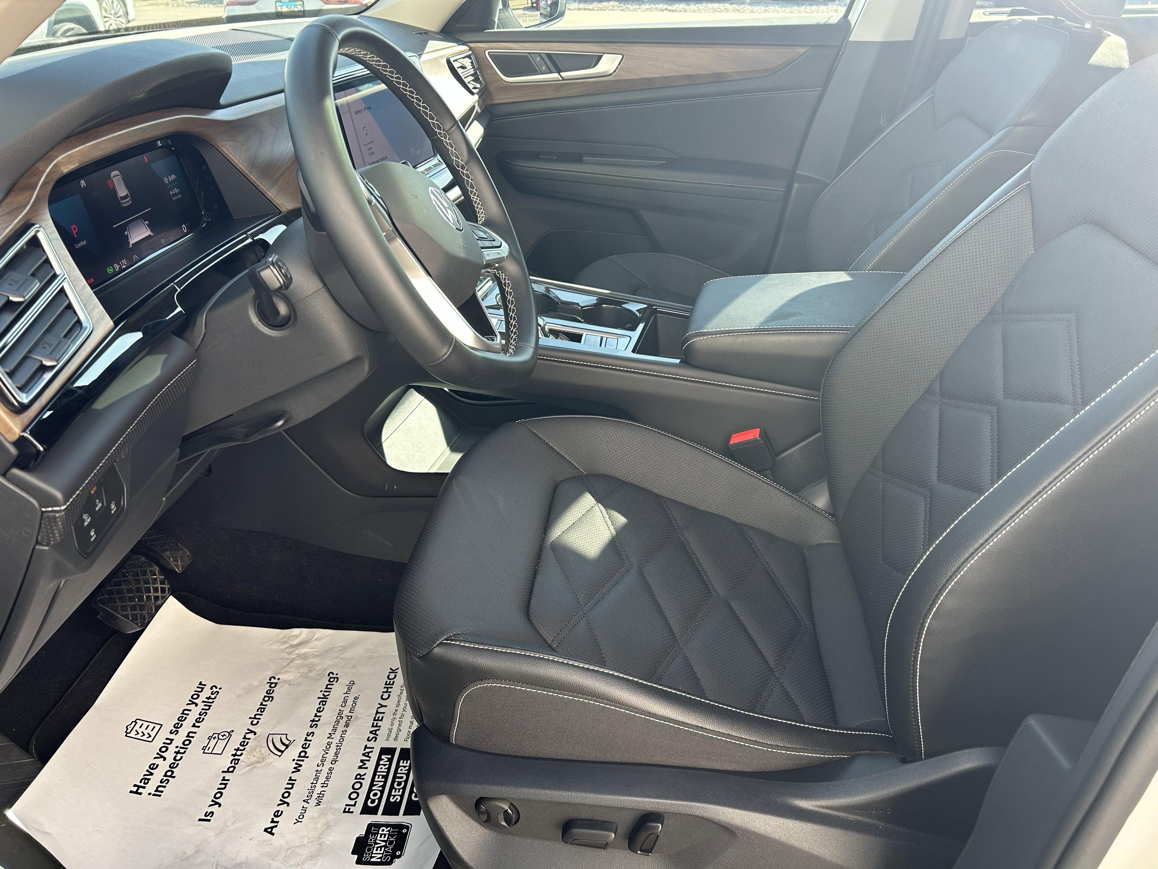 Used 2024 Volkswagen Atlas SE w/ Panoramic Sunroof Package image 18