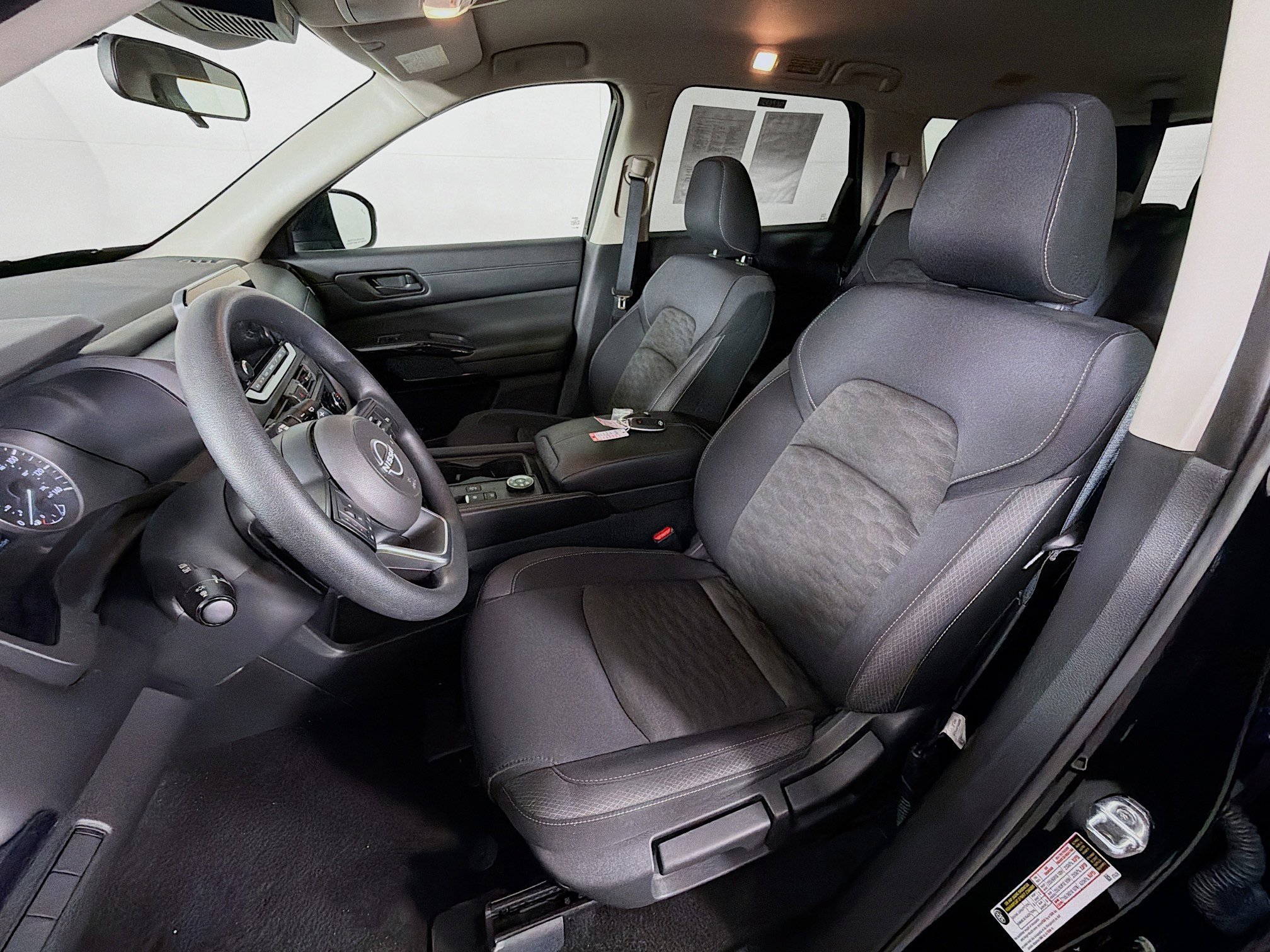 Used 2024 Nissan Pathfinder S image 12