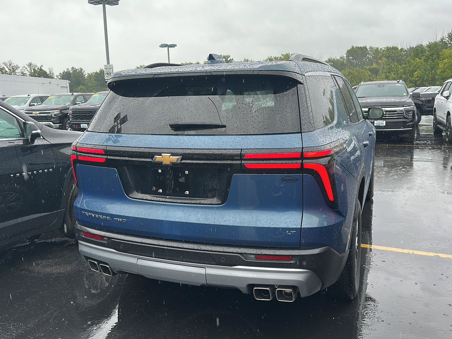 Used 2024 Chevrolet Traverse LT w/ Trailering Package AWD/4WD image 2