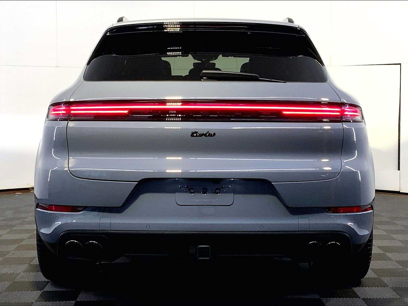 Certified 2025 Porsche Cayenne Turbo AWD/4WD image 6