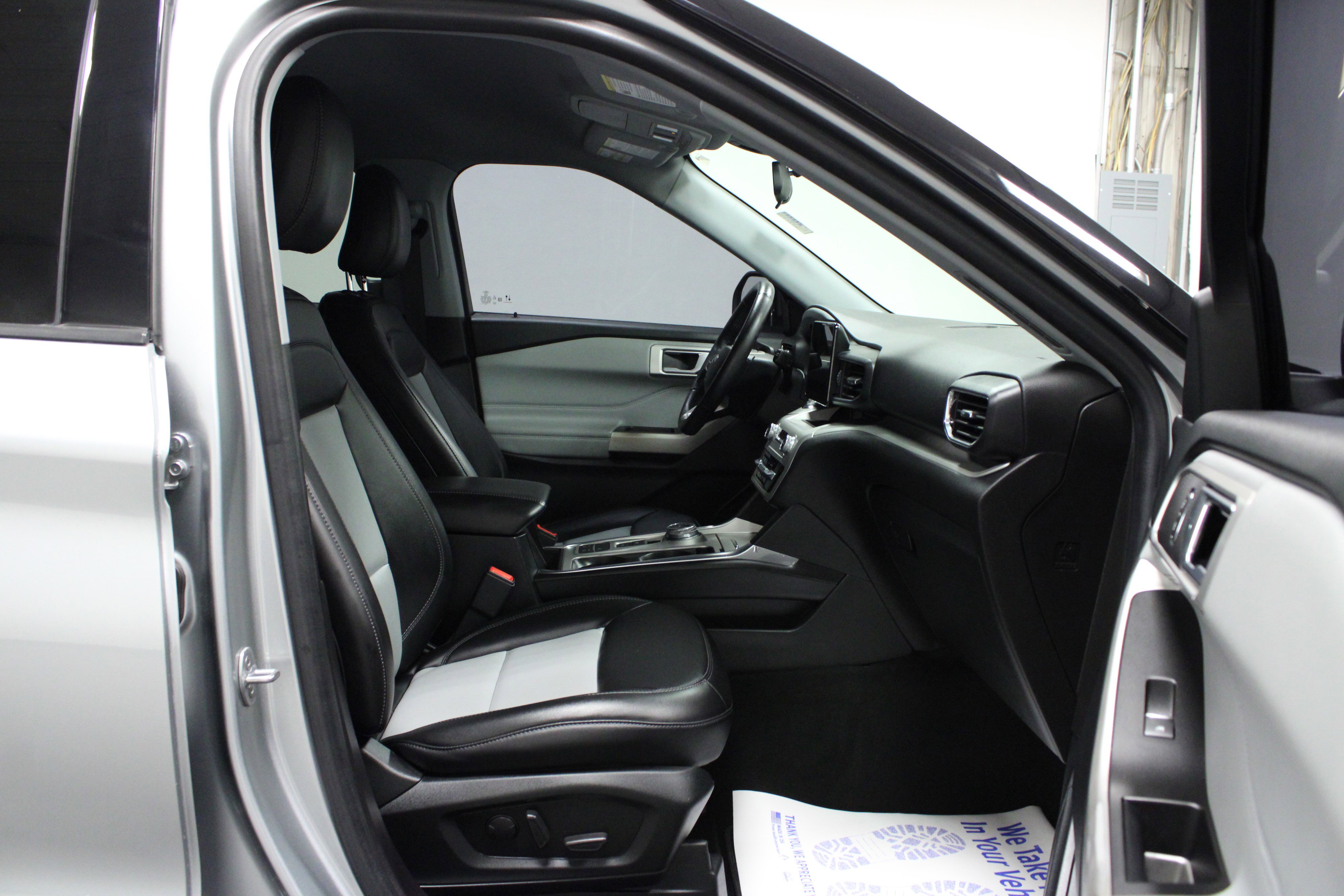 Used 2022 Ford Explorer XLT w/ Equipment Group 202A image 17