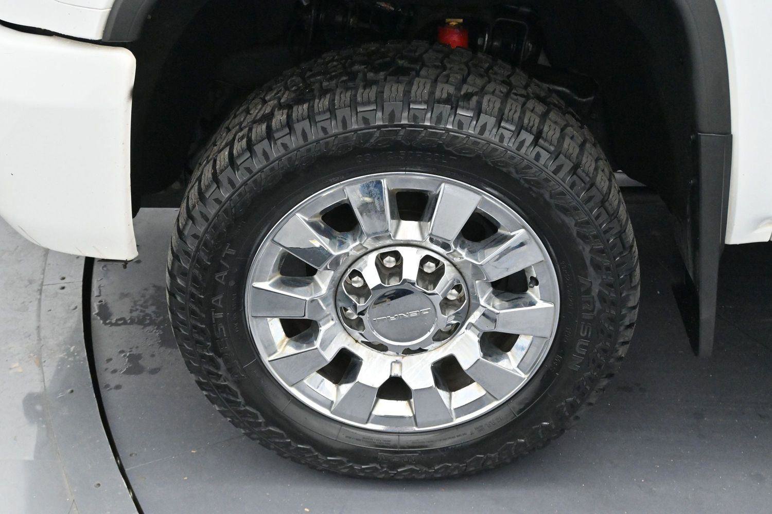 Used 2019 GMC Sierra 2500 Denali w/ Duramax Plus Package AWD/4WD image 32